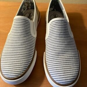 NWOT TOMMY BAHAMA SLIP ON SNEAKERS SIZE 9 NAVY/WHITE STRIPE